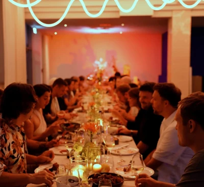 Private Dining Eventlocation Frankfurt GOOSE Eventspace - Tafelbestühlung 84 Personen Showküche